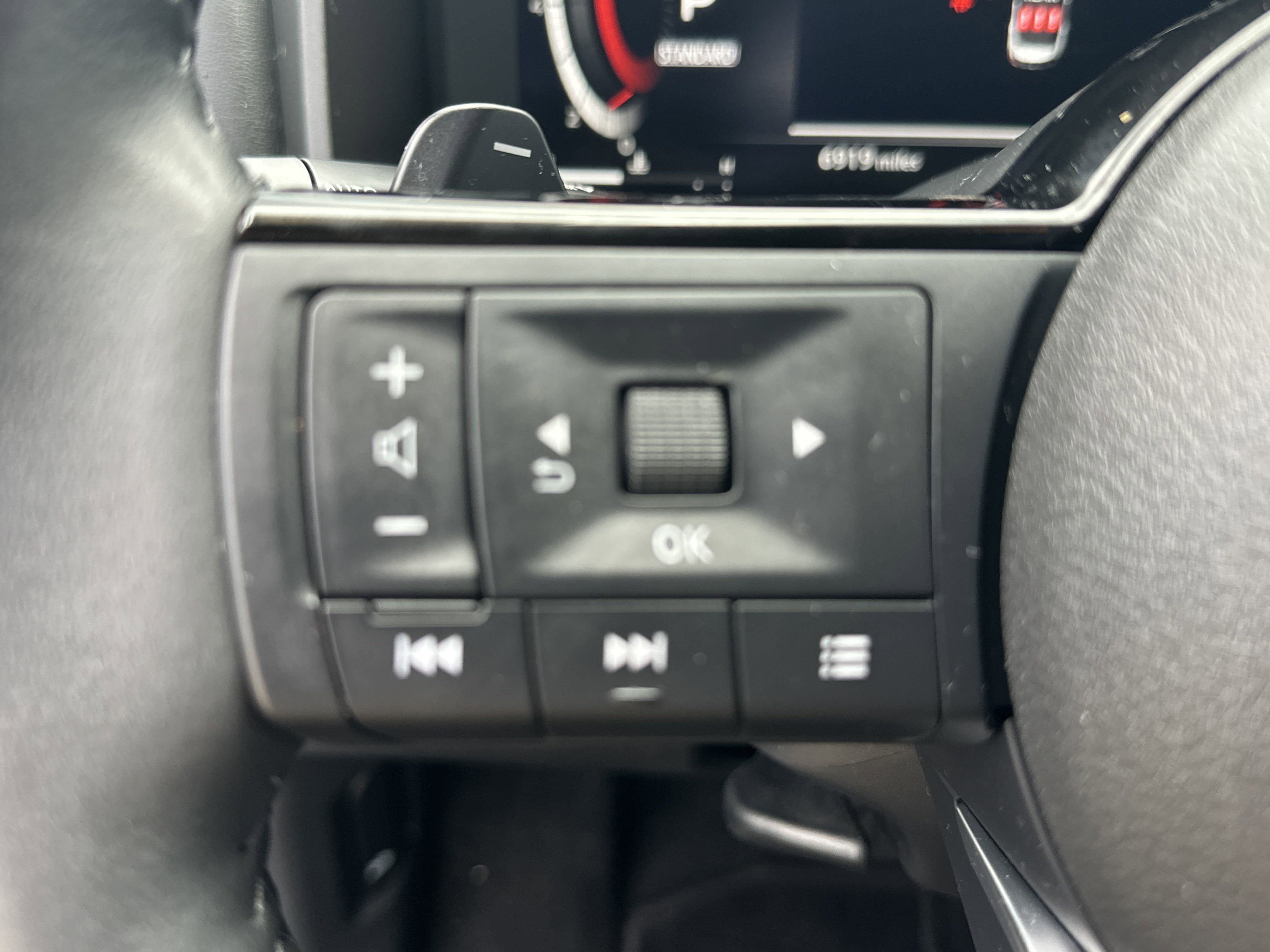 Used 2024 Super Black Nissan Platinum image 31