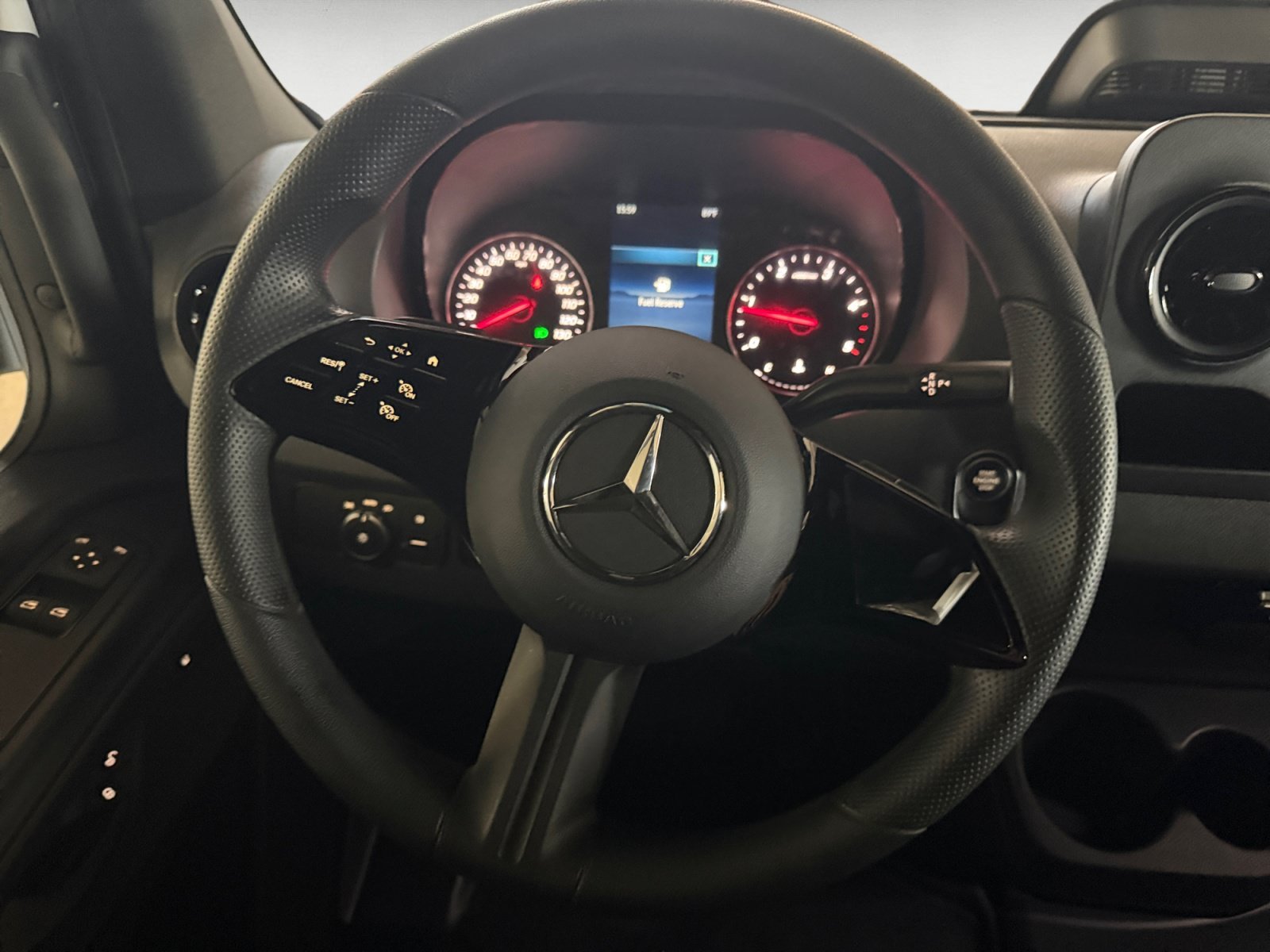 Used 2025  Mercedes-Benz  image 11