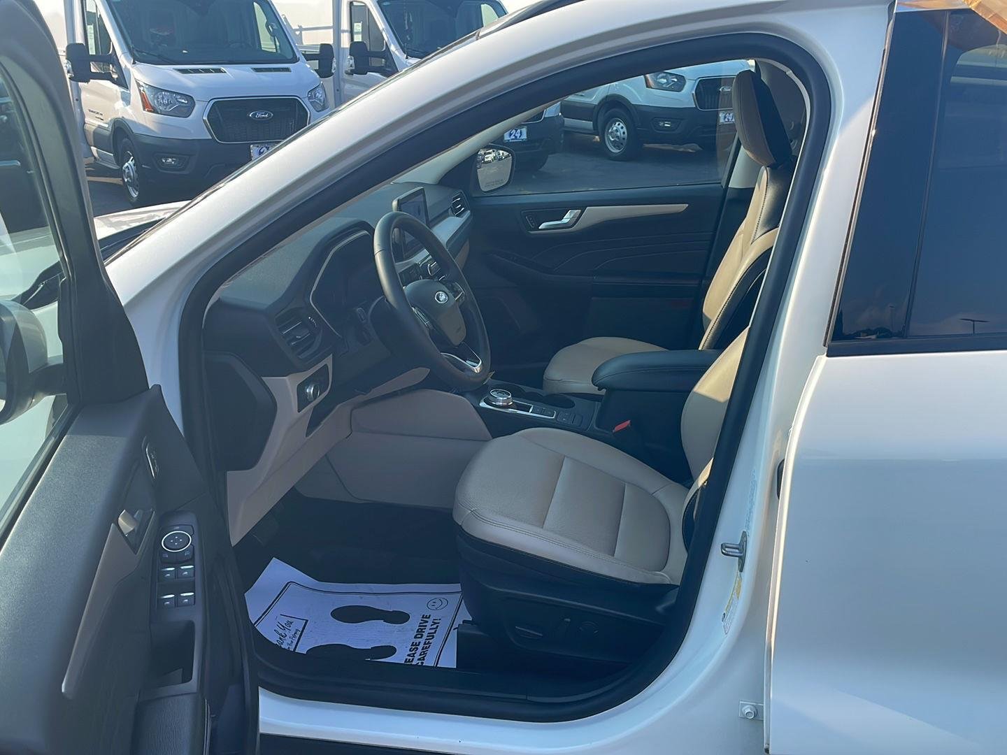 Certified Used 2022 Star White Ford SEL image 10