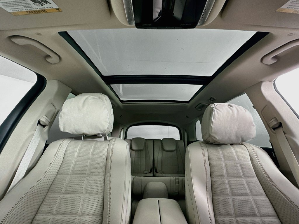 New 2027 MANUFAKTUR Moonlight White Metallic Mercedes-Benz GLS 450 image 23
