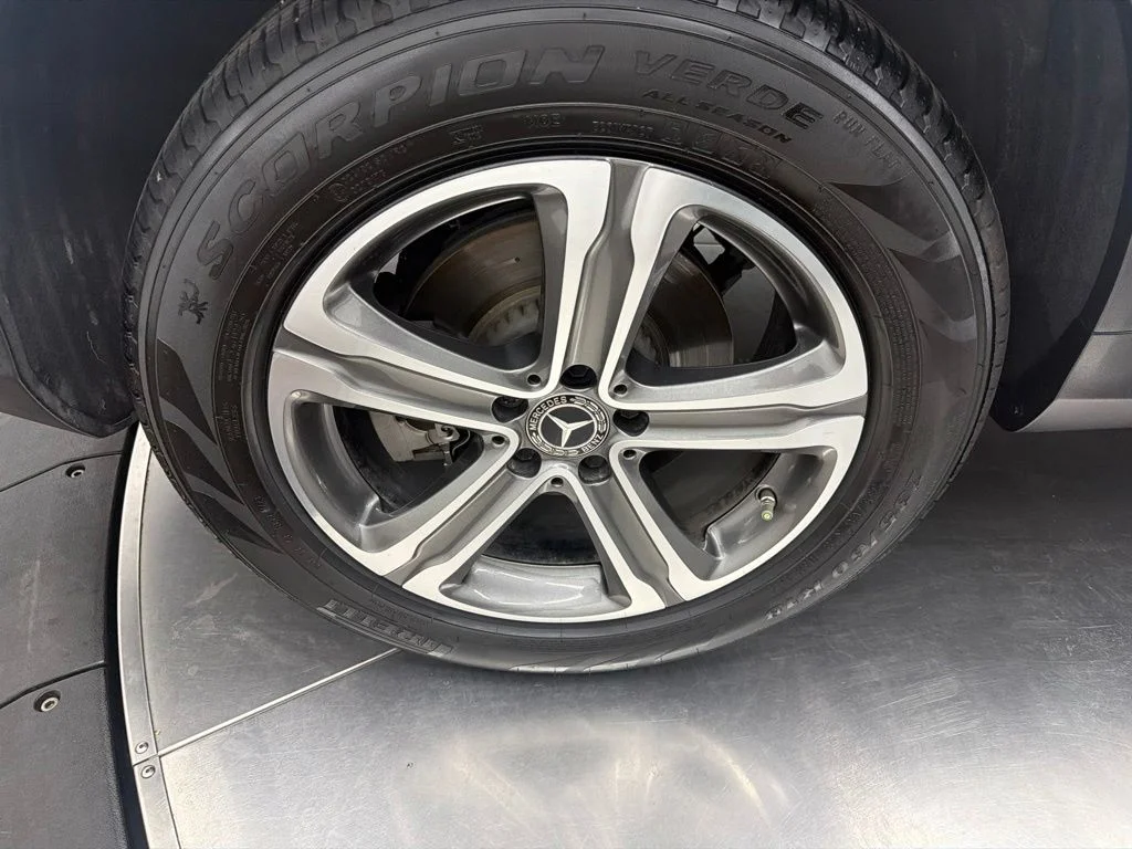 Used 2018 White Mercedes-Benz GLC 300 image 9