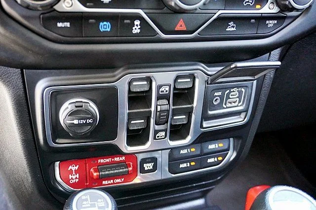 Used 2023 White Jeep Rubicon 4xe image 28
