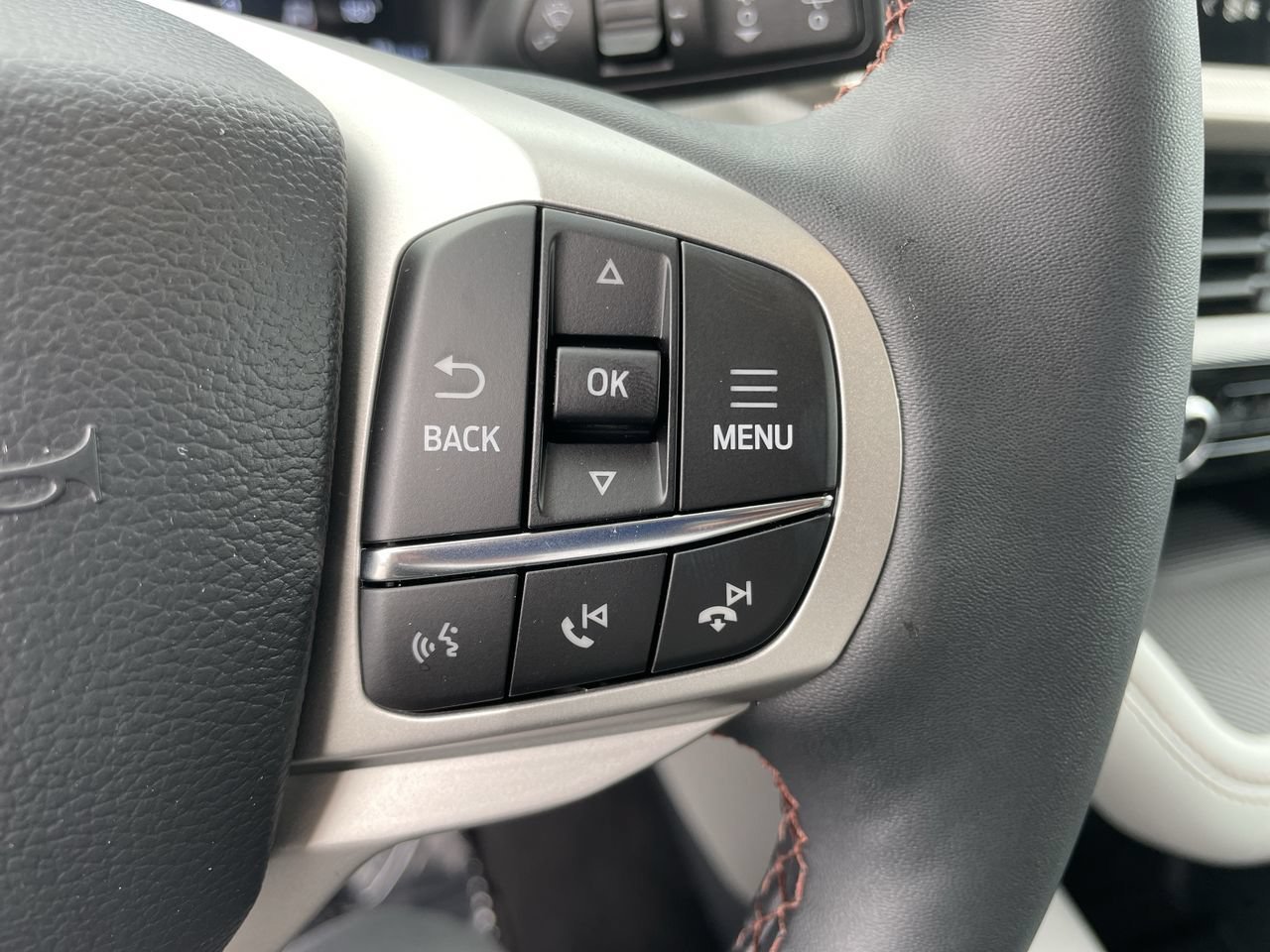New 2026 Star White Metallic Tri-Coat Ford Active image 28