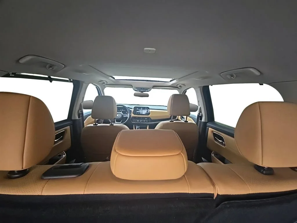Used 2023 Super Black Nissan Platinum image 13