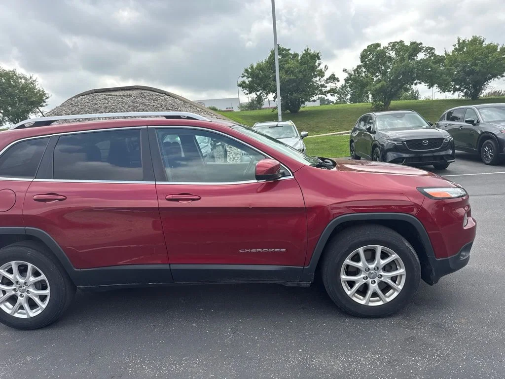 Used 2015 Red Jeep Latitude image 4