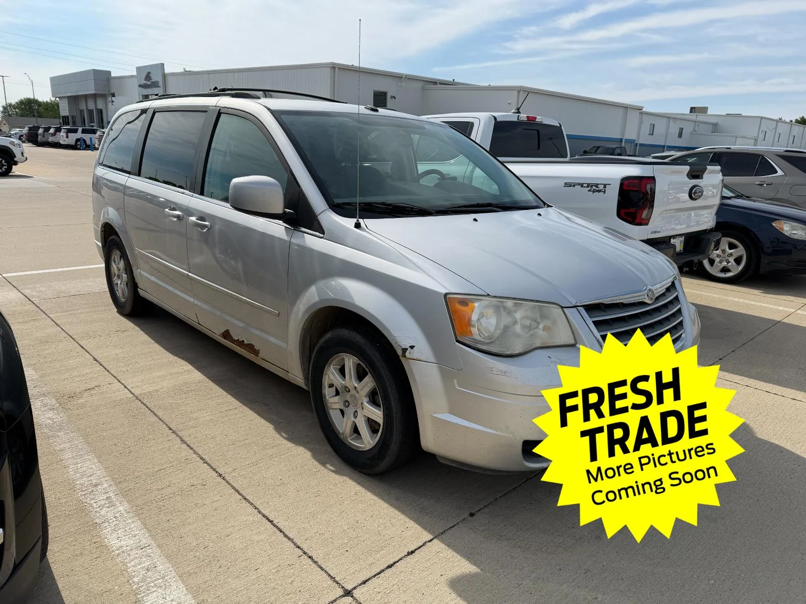 Used 2009 Chrysler Town & Country Touring with VIN 2A8HR54X29R566492 for sale in Charles City, IA