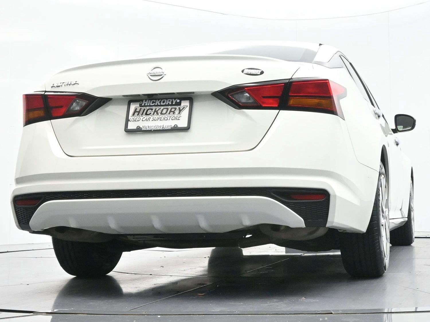 Used 2022 Glacier White Nissan 2.5 S image 43