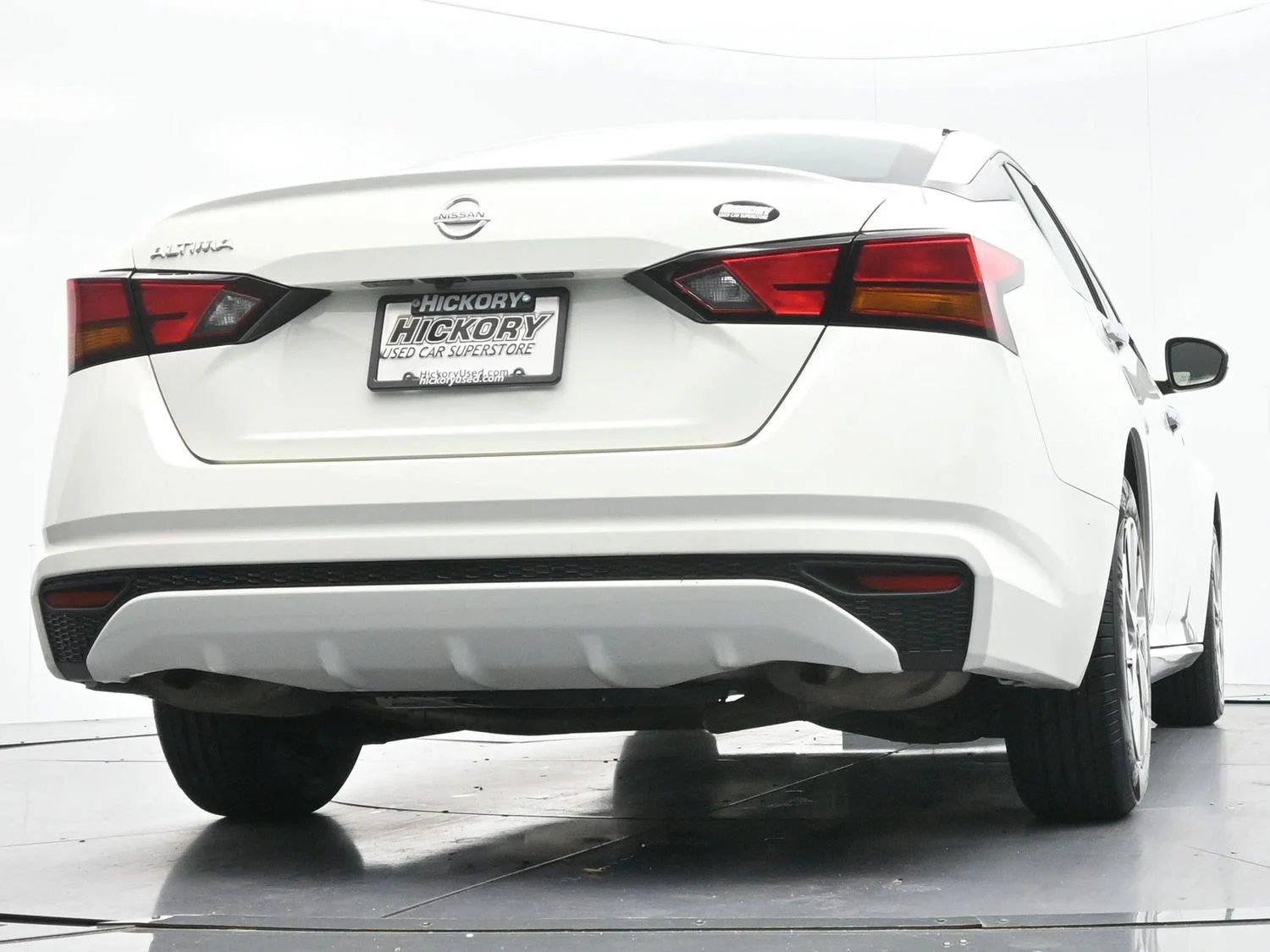 Used 2022 Glacier White Nissan 2.5 S image 43