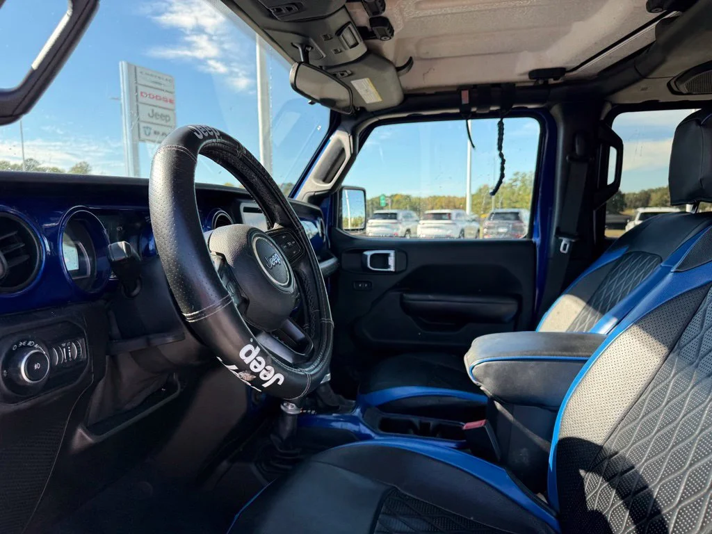 Used 2019 Blue Jeep Unlimited Sport S image 4