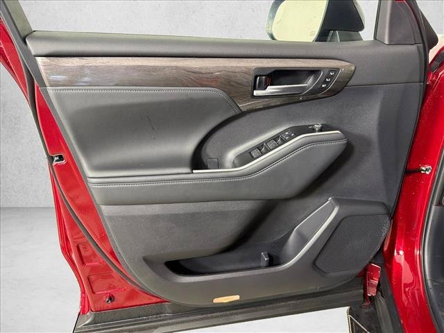 Certified Used 2026 RUBY FLARE PEARL Toyota  image 11