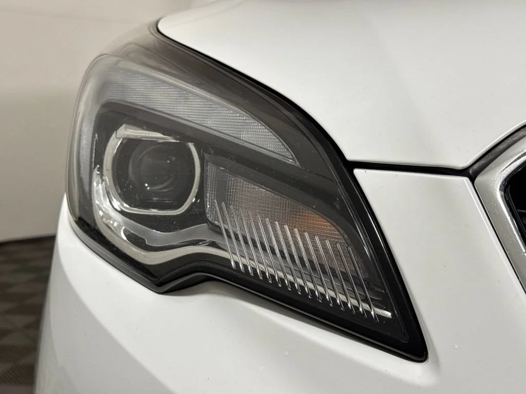 Used 2020 SUMMIT WHITE Buick Premium image 17
