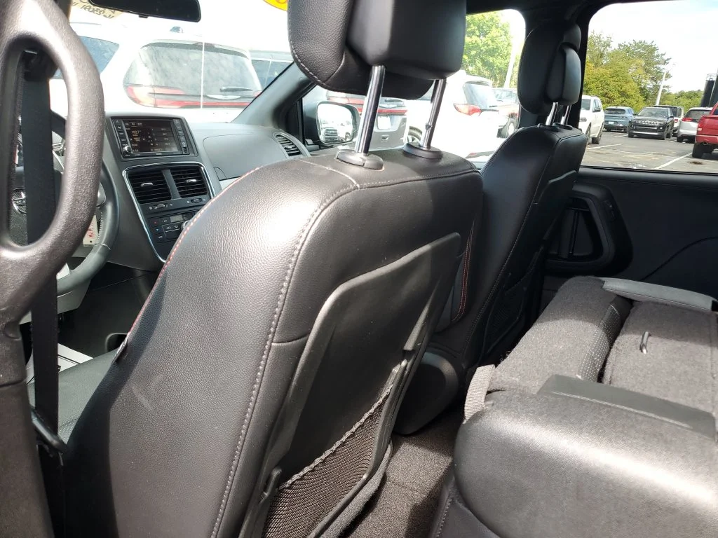 Certified Used 2016 Black Dodge R/T image 15