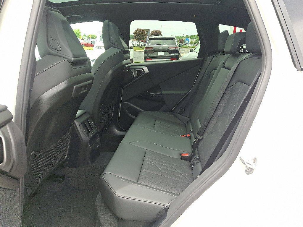 Used 2026 Alpine White BMW 30 xDrive image 5