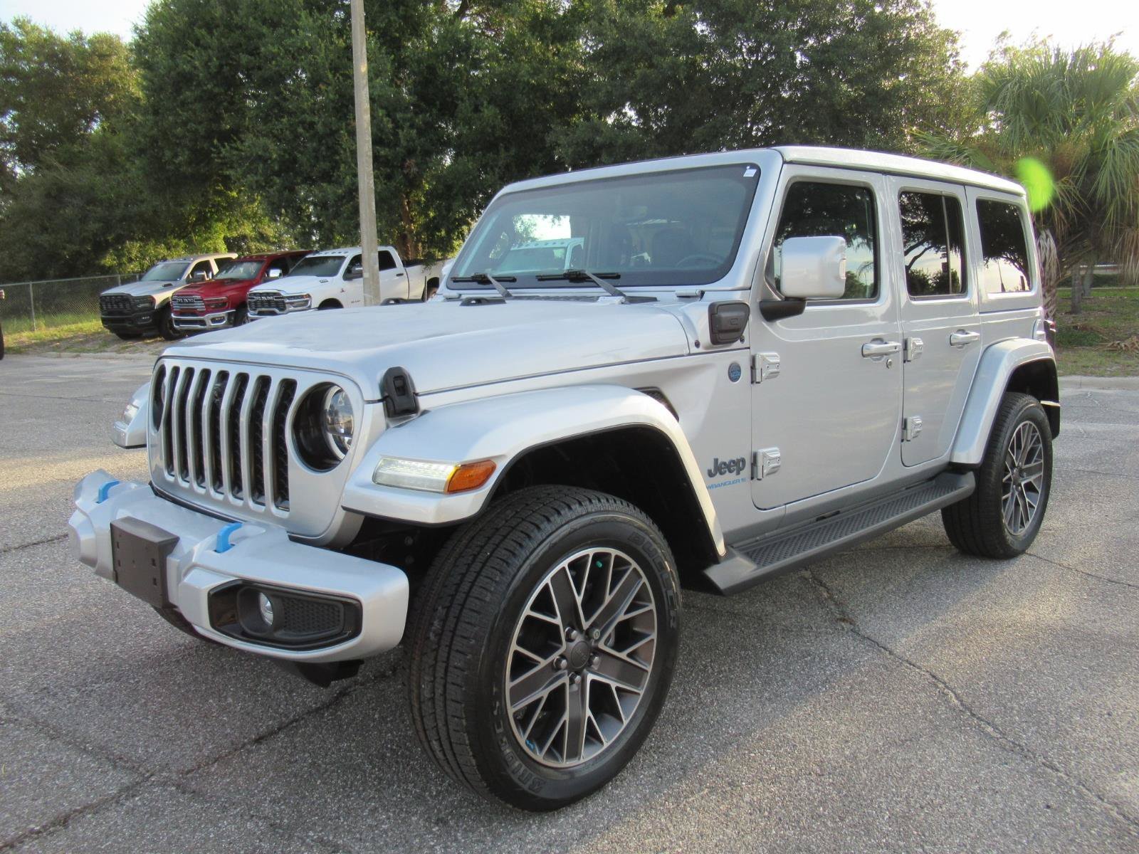 Used 2023 Silver Jeep High Altitude 4xe image 3