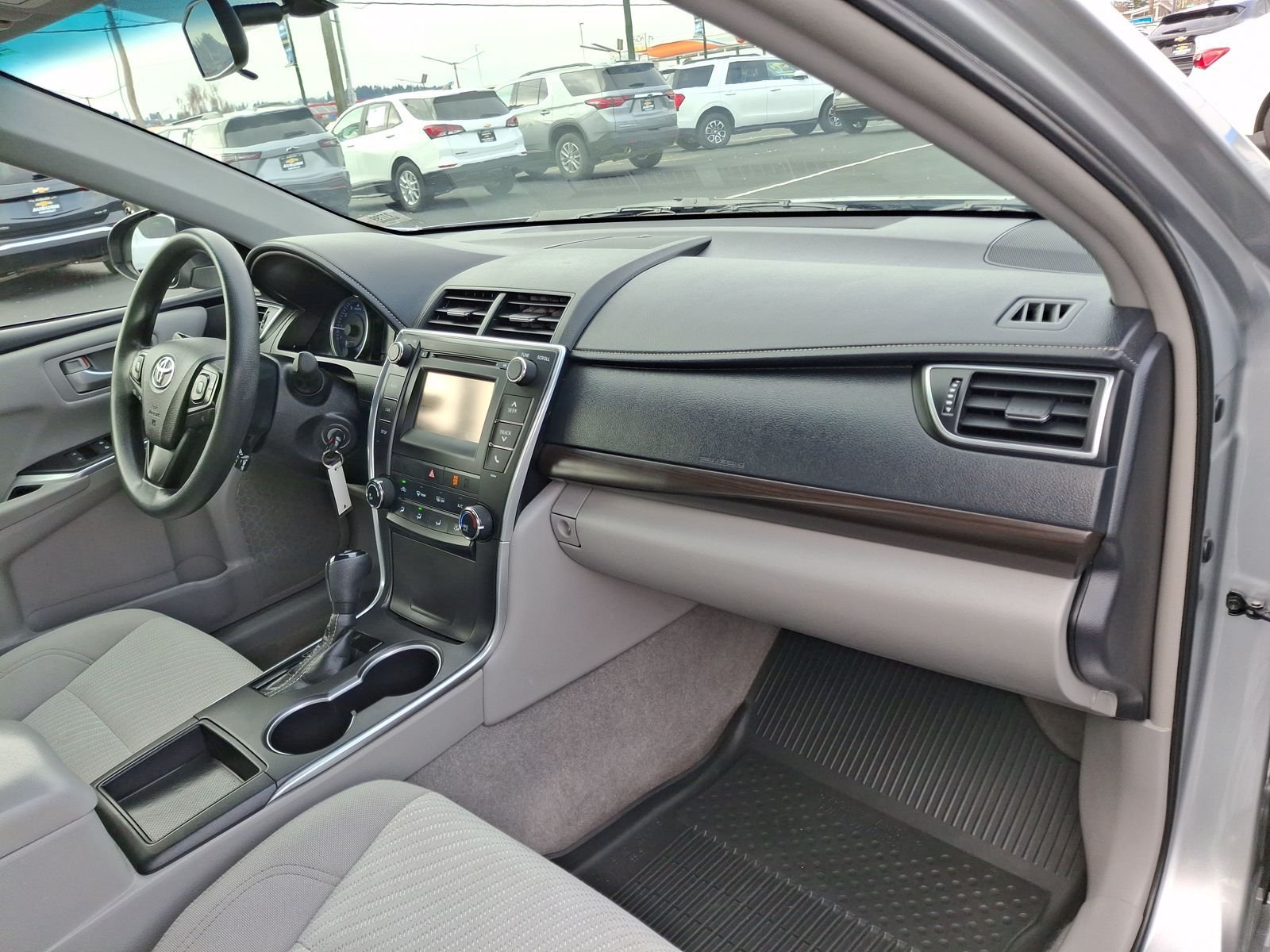 2017 Toyota Camry LE - Photo 25