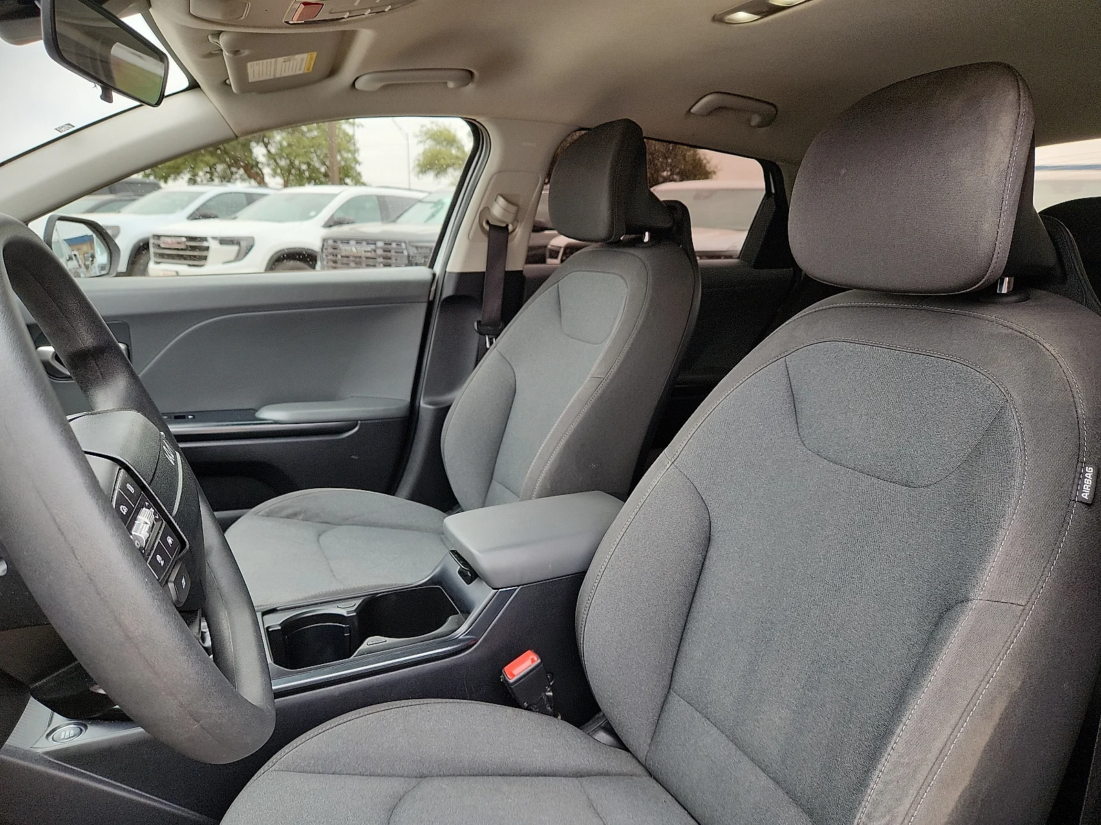 Used 2025 White Kia LXS image 13