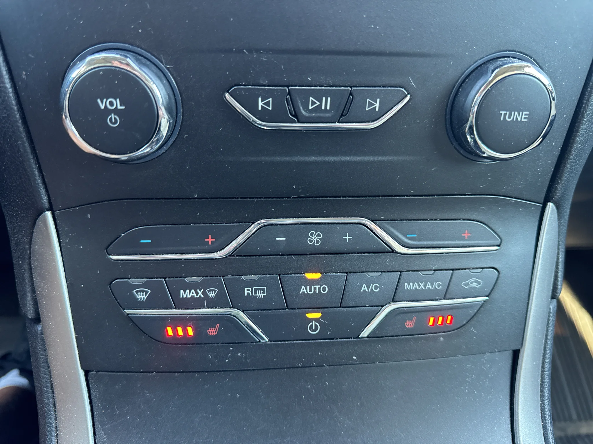 Used 2019 Blue Metallic Ford SEL image 19