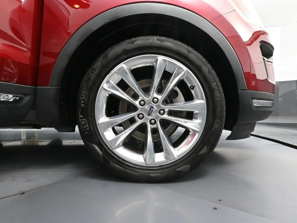 Used 2018 Red Ford Limited image 16