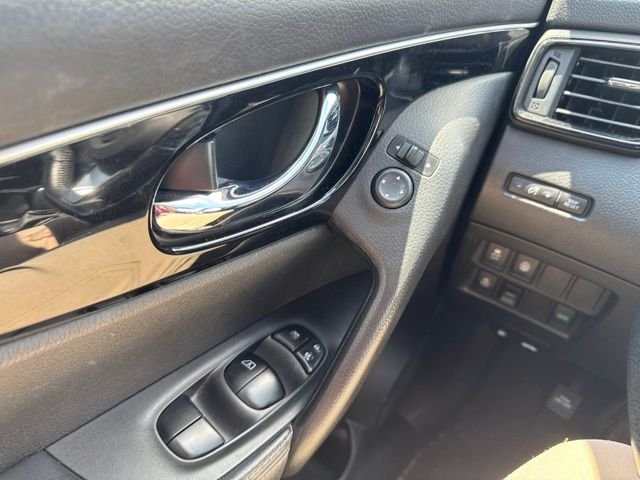 Used 2017 Gray Nissan SL image 26