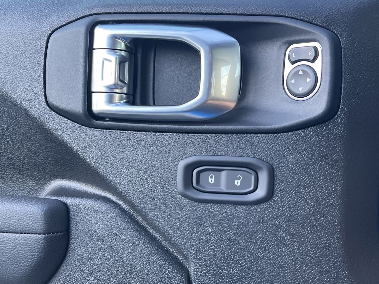 2025 Jeep Gladiator Sport S - Photo 17