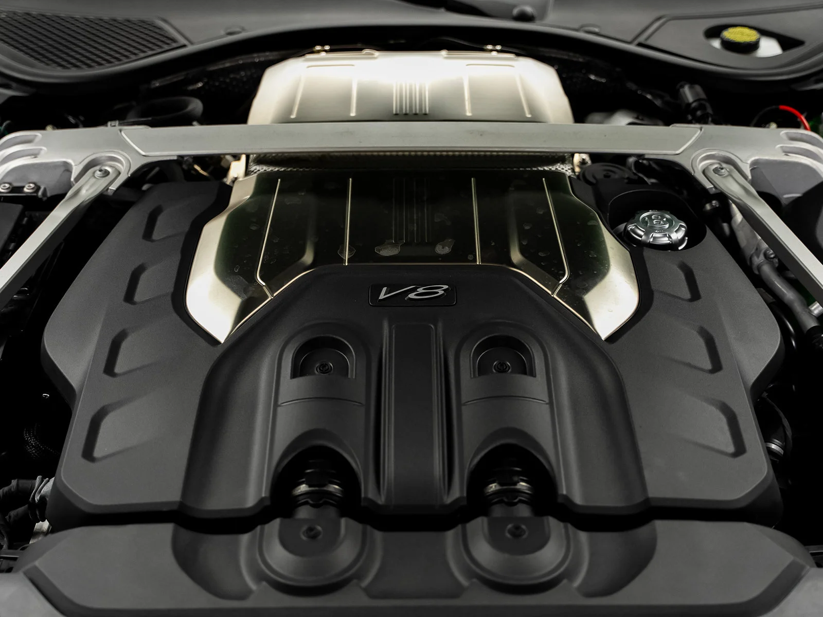 Used 2021  Bentley V8 image 58