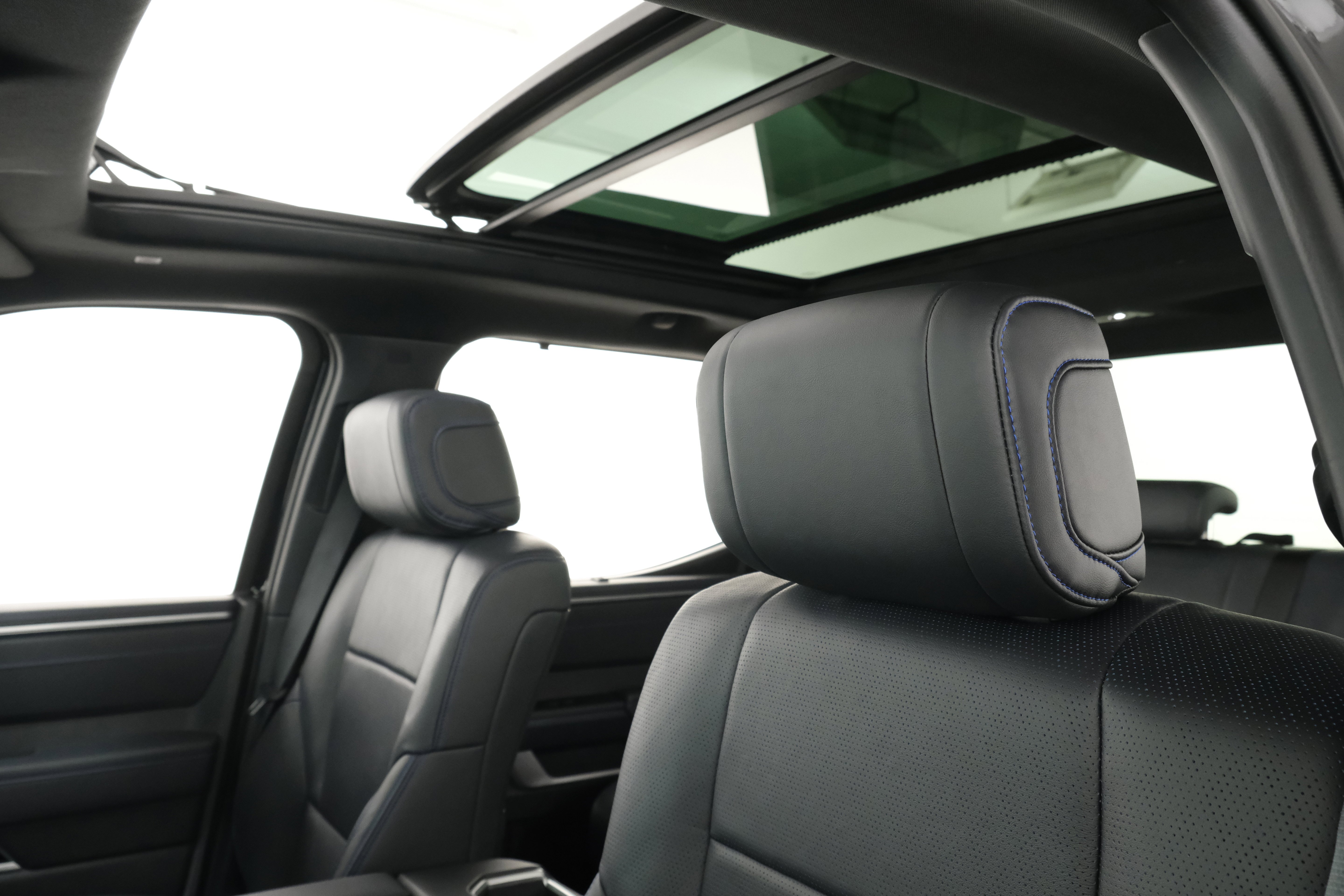 2025 Toyota Tundra Platinum - Photo 33