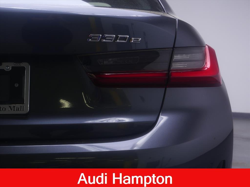 Used 2022 Mineral Grey Metallic BMW 330e xDrive image 9