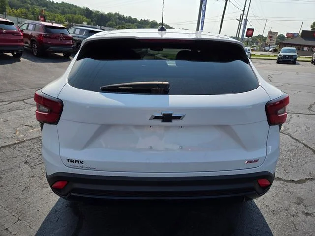 Used 2025 White Chevrolet 1RS image 7