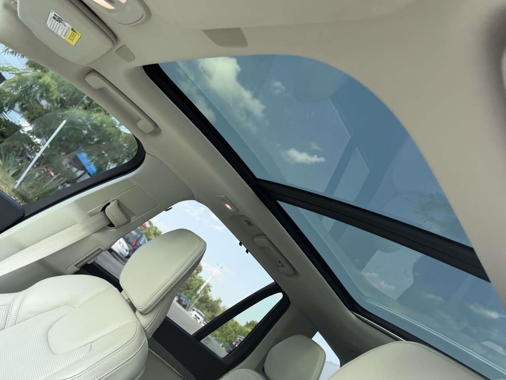Used 2023 White Volvo Ultimate image 19