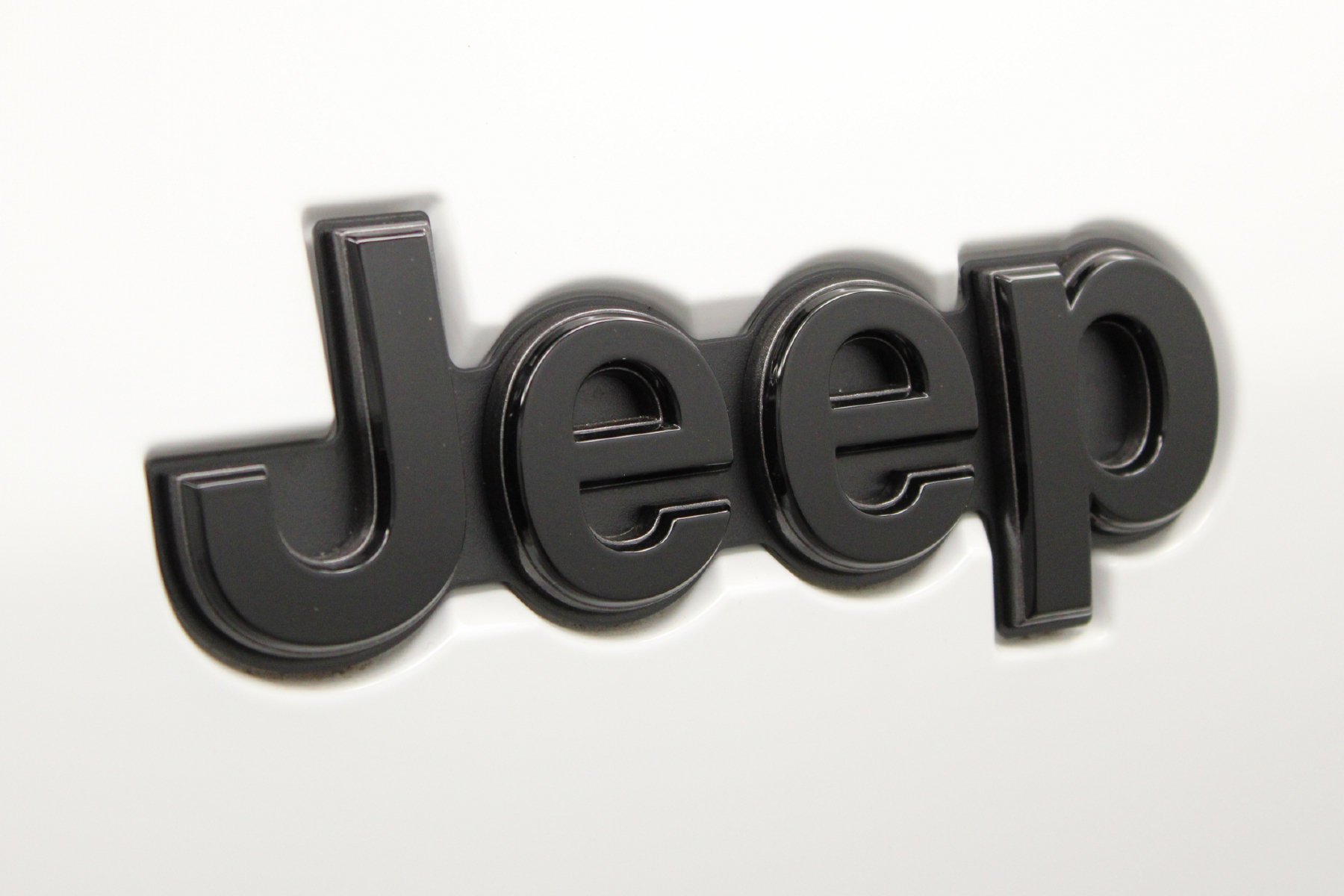 New 2026 Bright White Clear-Coat Exterior Paint Jeep Limited 4x4 image 12