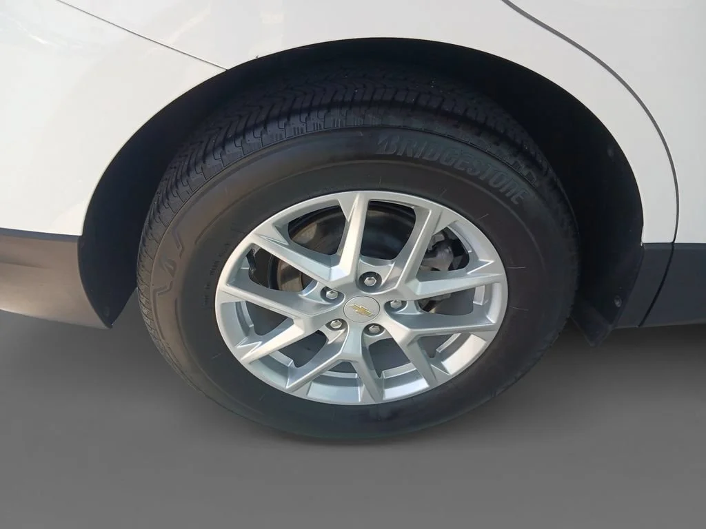 Used 2024 Summit White Chevrolet LT image 10