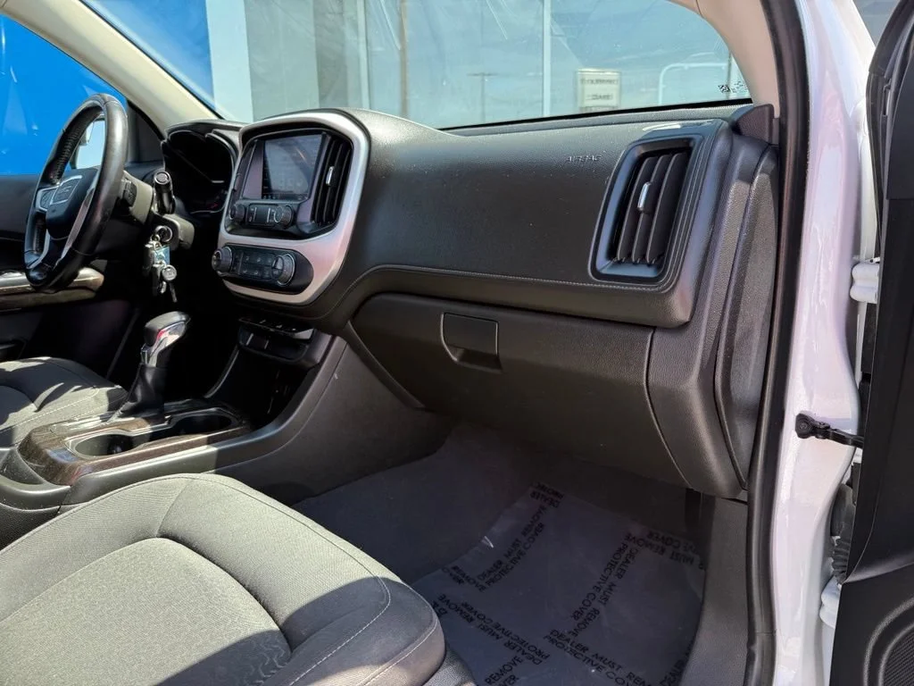 Used 2022 SUMMIT WHITE GMC 4WD Elevation image 15