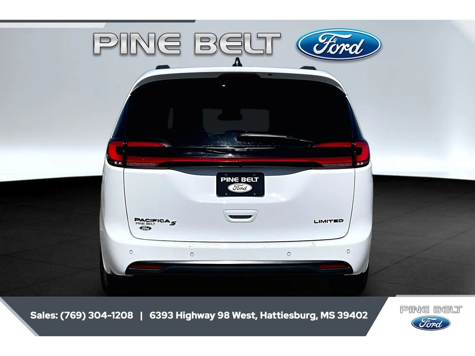 Used 2025 Bright White Clearcoat Chrysler Limited image 4