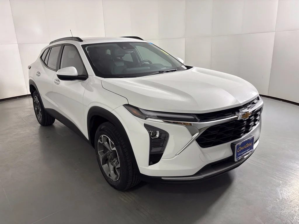Used 2025 White Chevrolet LT image 2