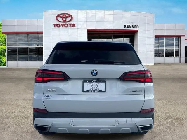 Used 2022 Mineral White Metallic BMW xDrive40i image 5