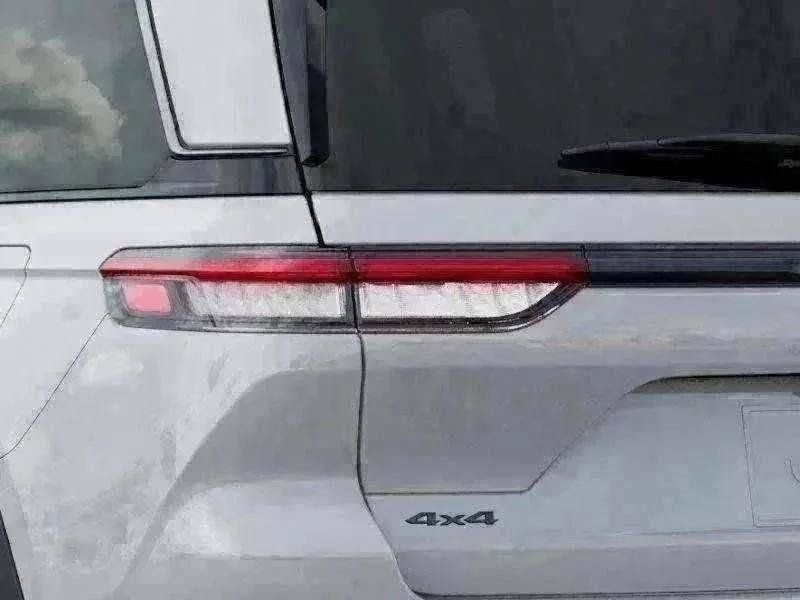 New 2026 Bright White Clear-Coat Exterior Paint Jeep Altitude image 86