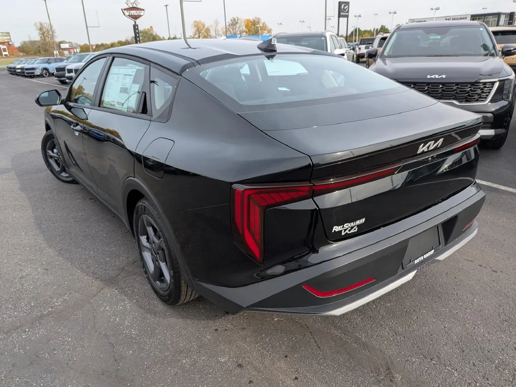 New 2027 Aurora Black Kia LXS image 32
