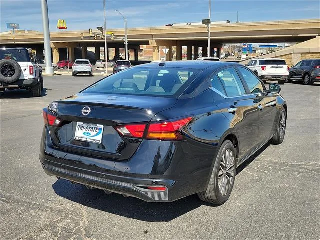 Used 2025 Super Black Nissan SV image 3