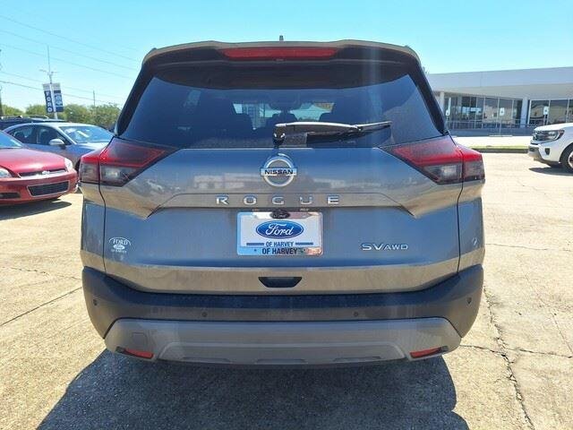 Used 2021 Gun Metallic Nissan SV image 4