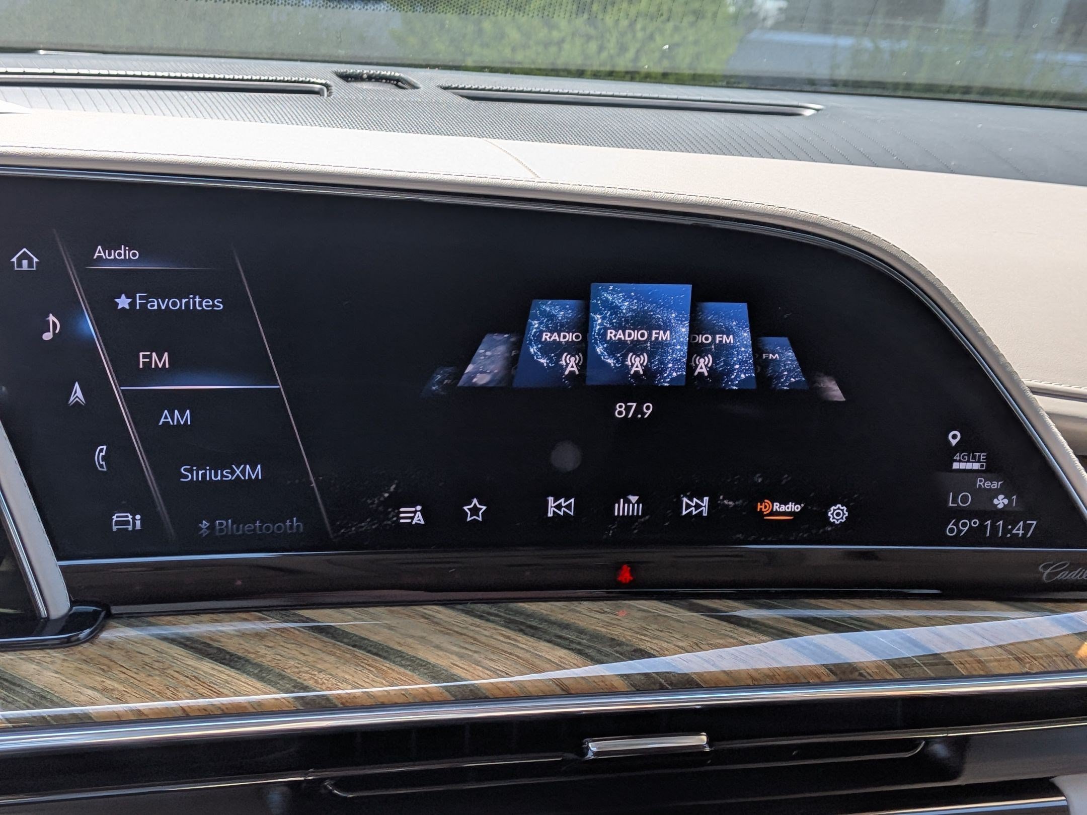 Used 2021 Sandstone Metallic Cadillac Premium Luxury Platinum image 19