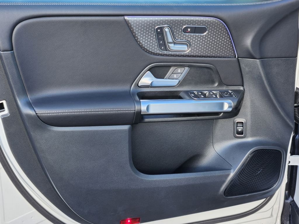 New 2026 Polar White Mercedes-Benz GLB 250 4MATIC® image 12
