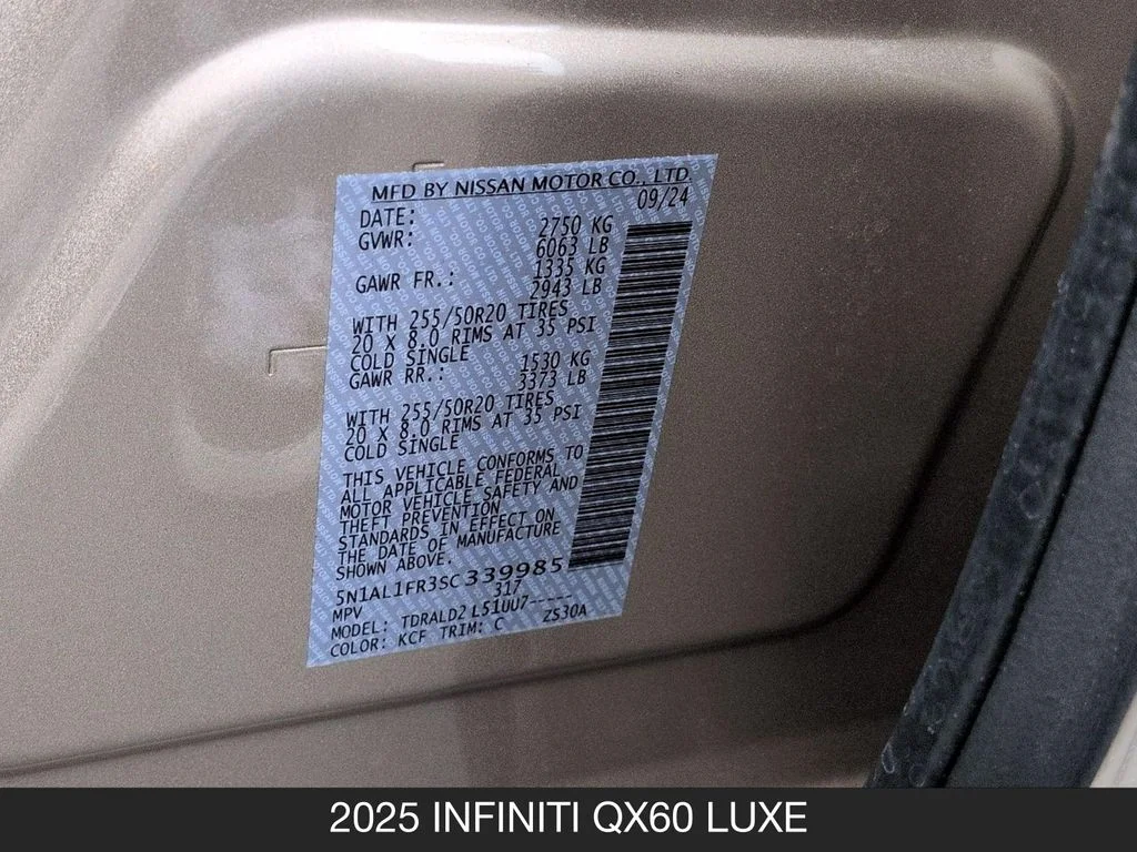 Used 2025 Silver INFINITI LUXE image 27