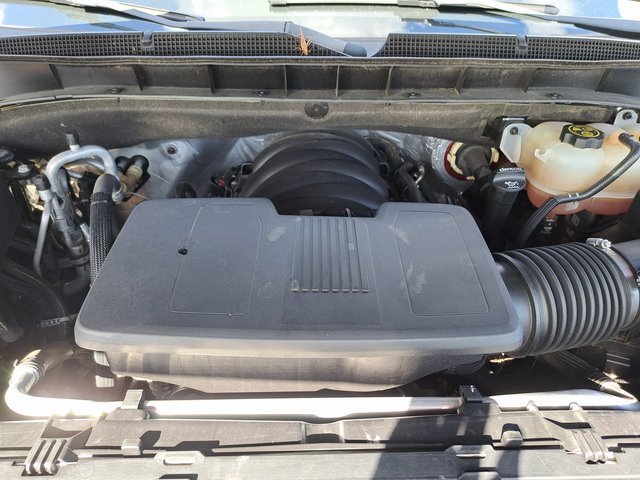 Used 2023 Red Chevrolet Z71 image 26