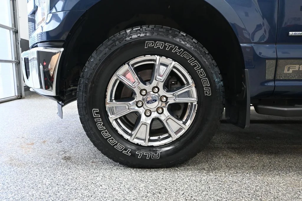 Used 2016 Blue Ford XLT image 17