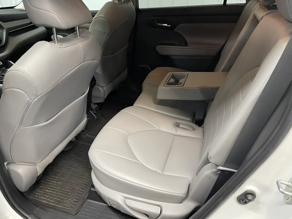 Used 2022 Beige Toyota XLE image 18