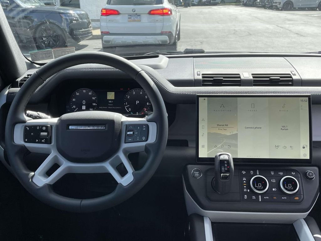 New 2026 Santorini Black Land Rover X-Dynamic SE image 22