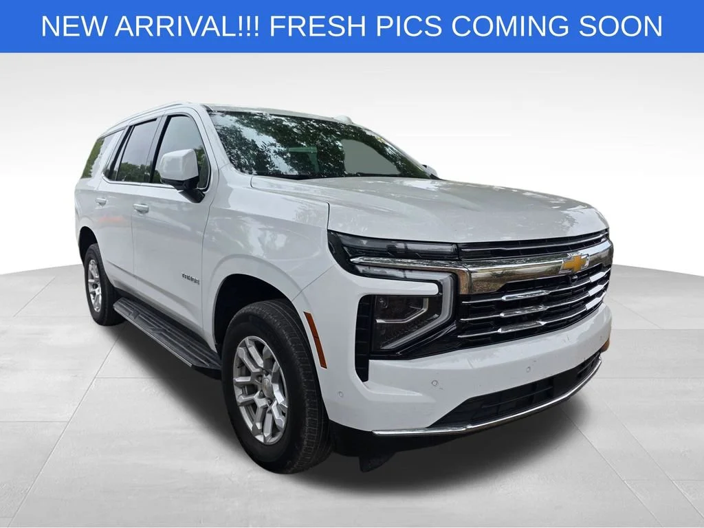 Used 2025 Summit White Chevrolet LT image 4