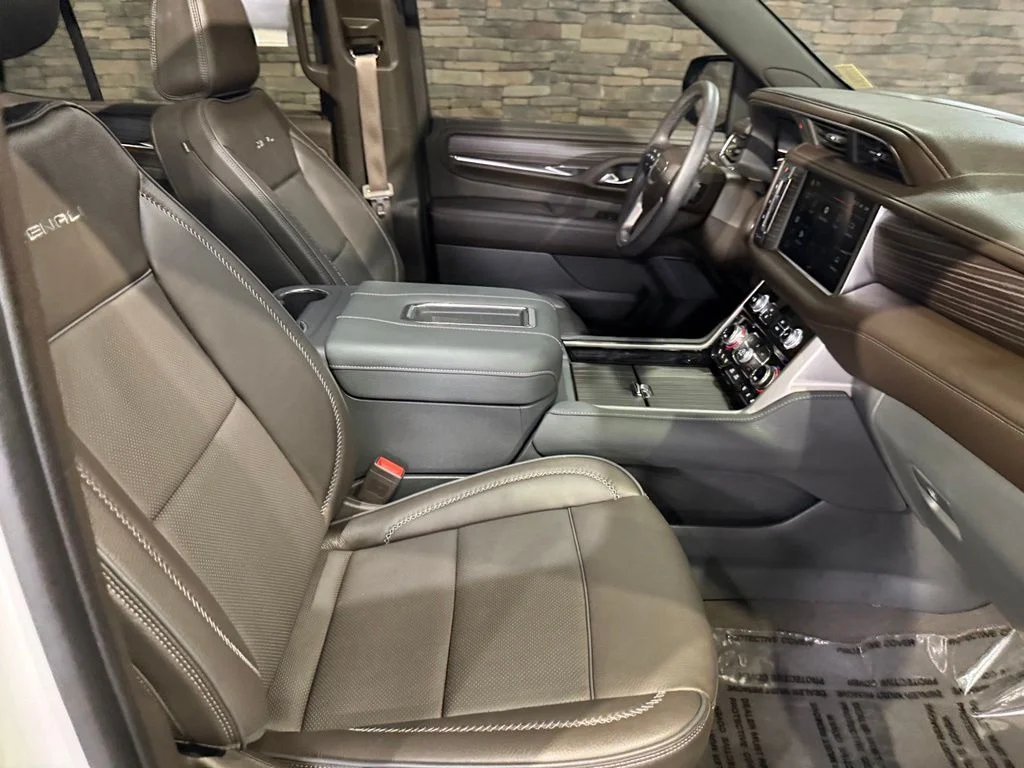 Used 2024 White Frost GMC Denali image 31
