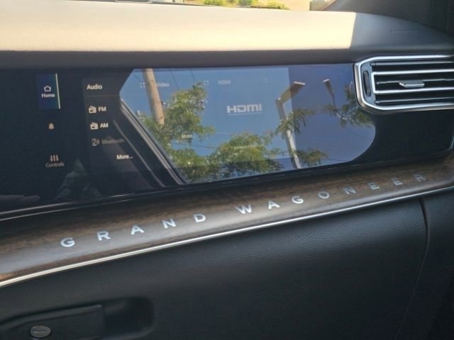 Used 2025 Diamond Black Crystal Pearlcoat Jeep Base image 14