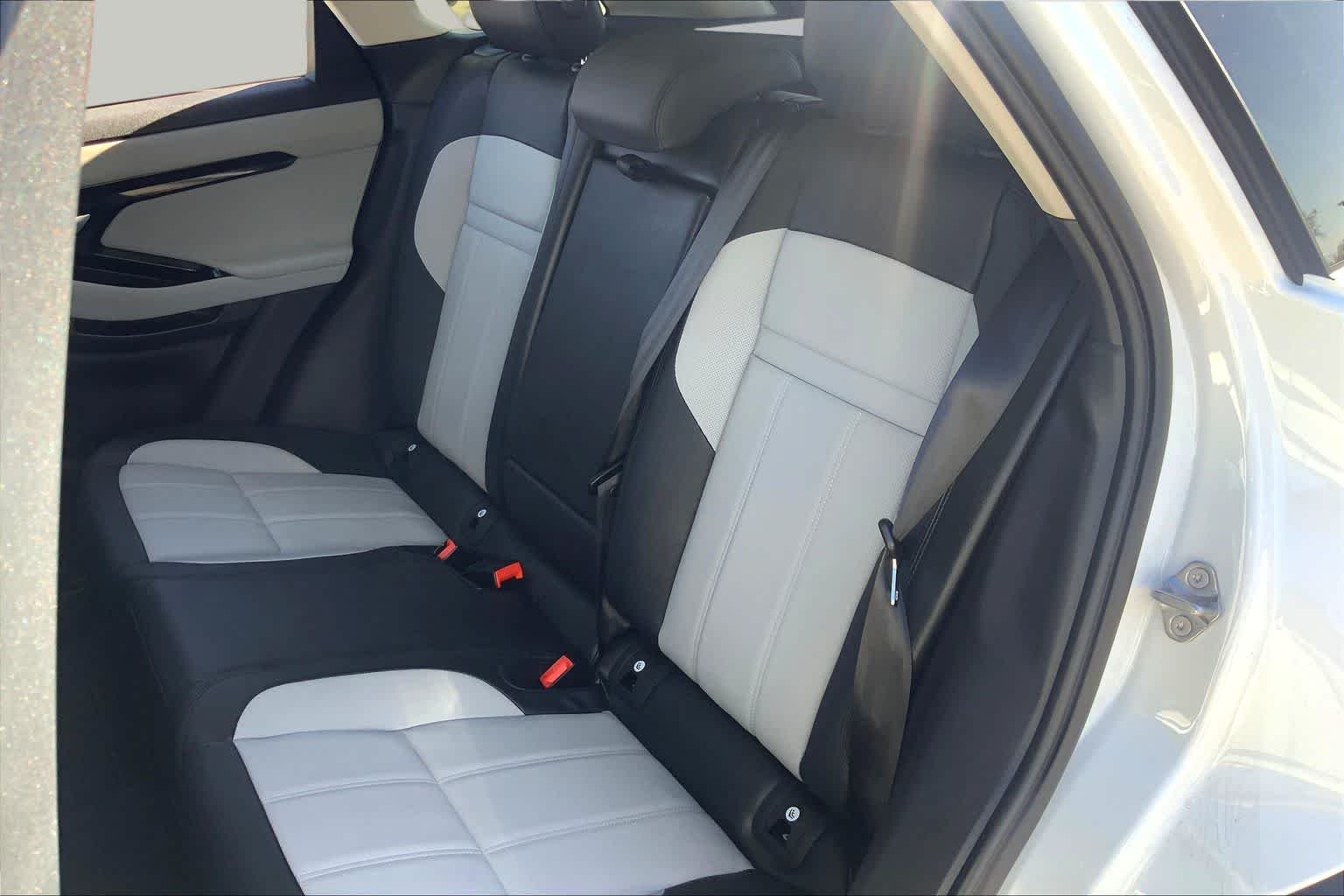 Used 2025 Fuji White Land Rover Dynamic SE image 20